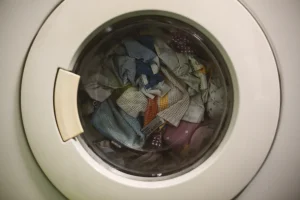 Como Tirar Mancha de Roupa Branca Amarelada com Produtos Caseiros
