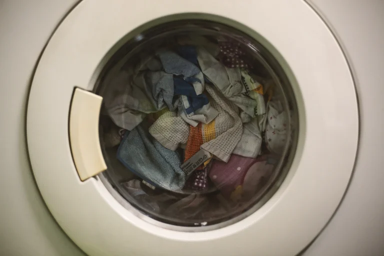 Como Tirar Mancha de Roupa Branca Amarelada com Produtos Caseiros