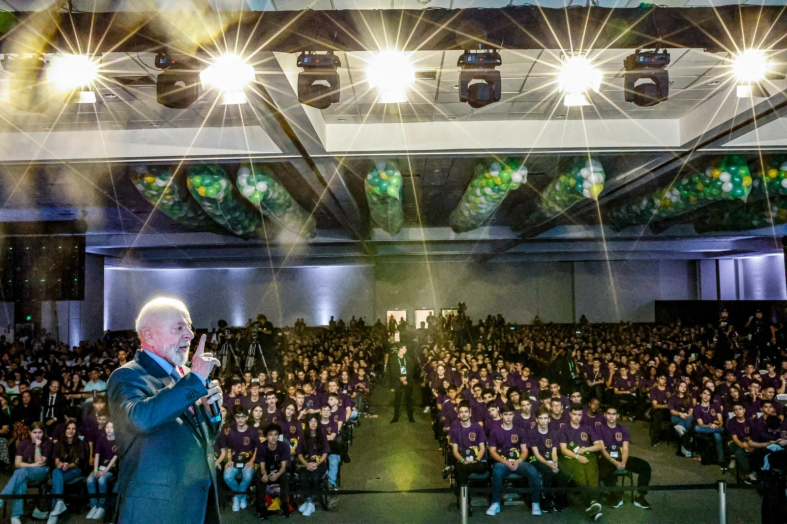 Curriculo primeiro emprego modelo e reconhecimento academico em selecoes